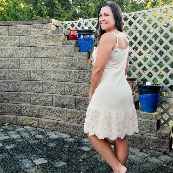 Taupe Beige New Scalloped Guipure Lace Dress Extender - Picture 3 of 6